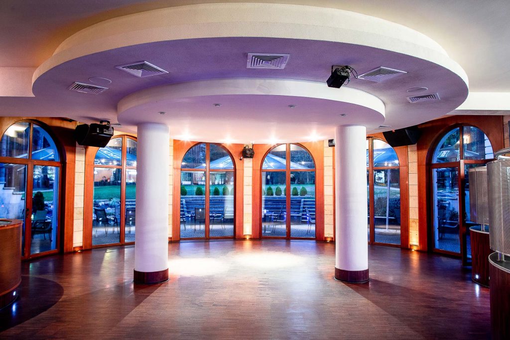 Hotel Magellan w Bronisławowie z klubem nocnym Atlantyda, noclegi, pokoje, restauracja